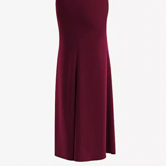 V-Neck Closed Back Crepe Trumpet Gown with Front Slit..TH111...Cabernet..Size 8 - Picture 4 of 7